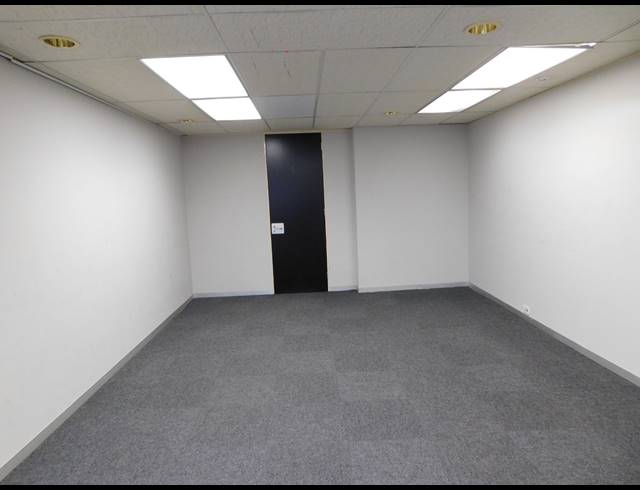 1,000M² OFFICE TO LET IN FERNDALE